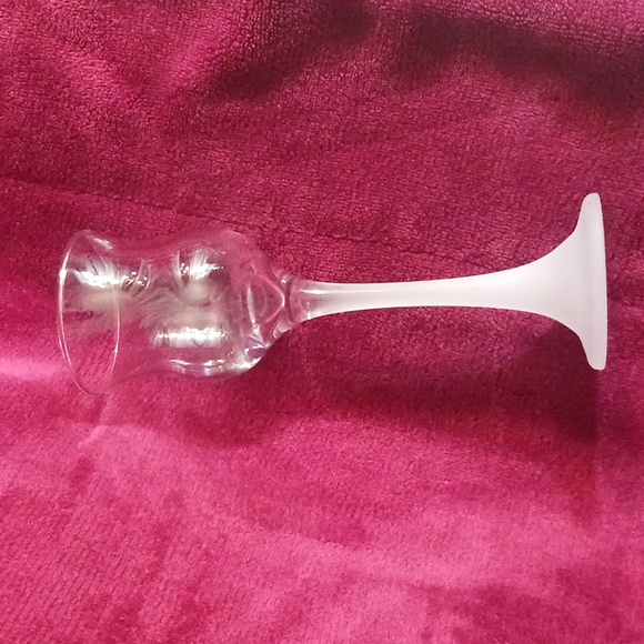 Absolutely STUNNING set of PartyLite Frosted Votive Stemware Tealite holders - Picture 3 of 5